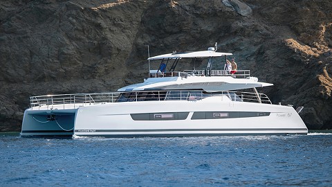 Catamaran Power 67