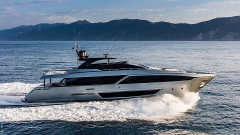 Riva 110' Dolcevita飞桥游艇