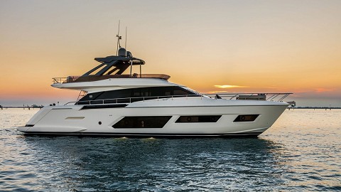 Ferretti Yachts 670飞桥游艇