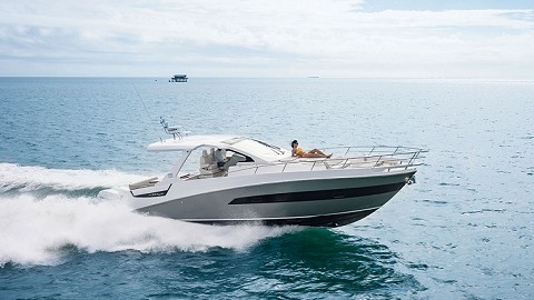 Azimut Verve 40运动游艇