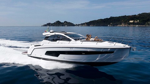 Azimut Atlantis 45运动游艇