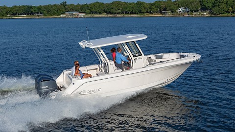 Robalo R272钓鱼艇