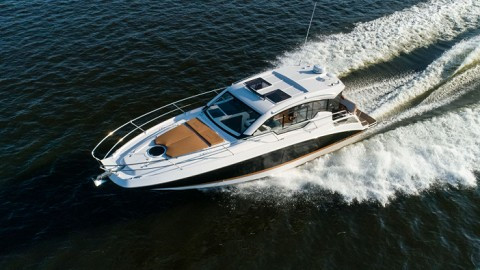 Vista 355 Coupe运动游艇